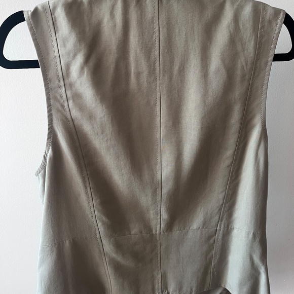 Banana Republic sleeveless utility vest, size 10 - Picture 3 of 3